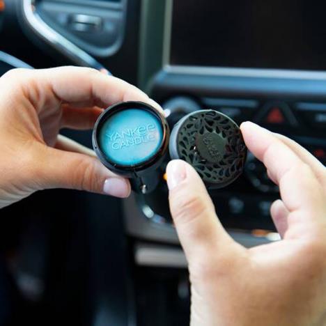 Yankee Candle Black Cherry Car Powered Fragrance Diffuser Kit Extra Image 3 Preview